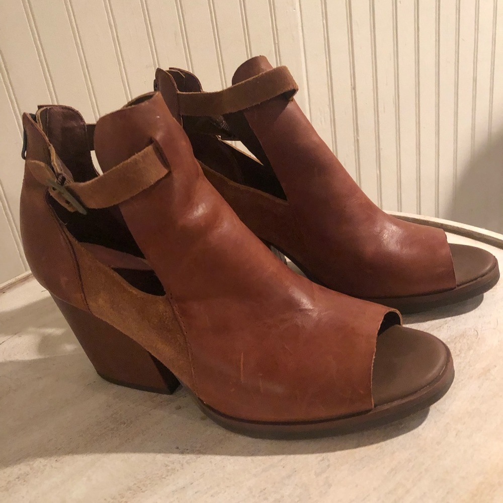 Korks - Ladies Leather Sandal - Size 8